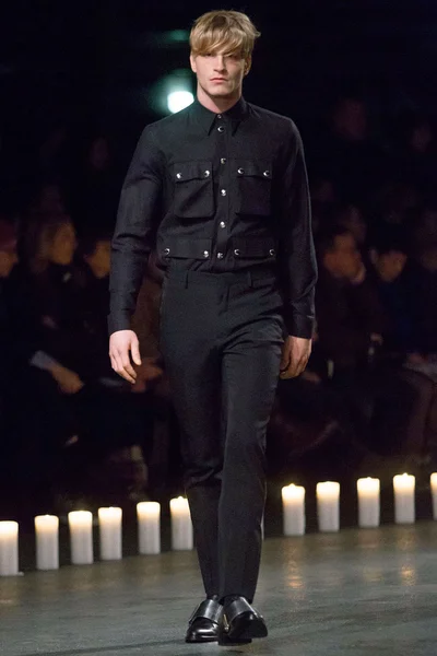 Look 30